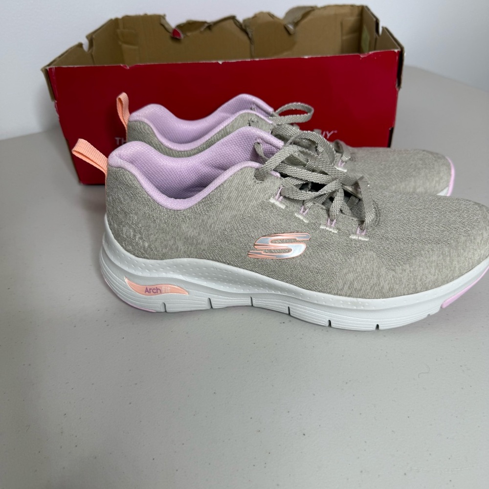 Skechers Women's Light Gray and Purple Sneakers SS Techno Arch Fit Comfy Wave